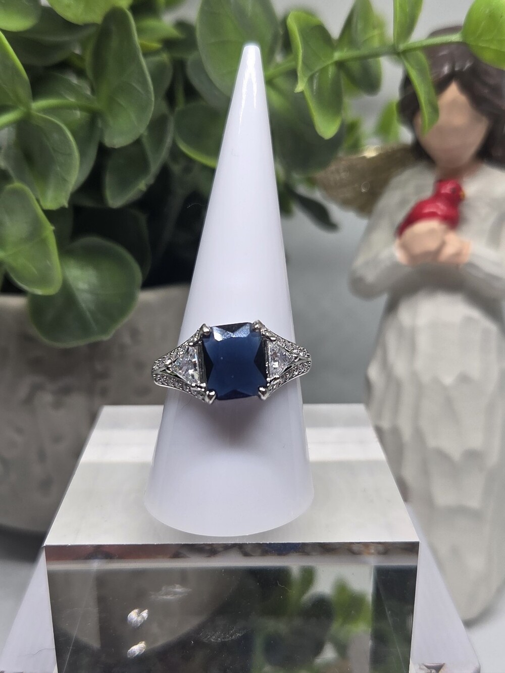Elegant Square-Cut Sapphire Blue Ring